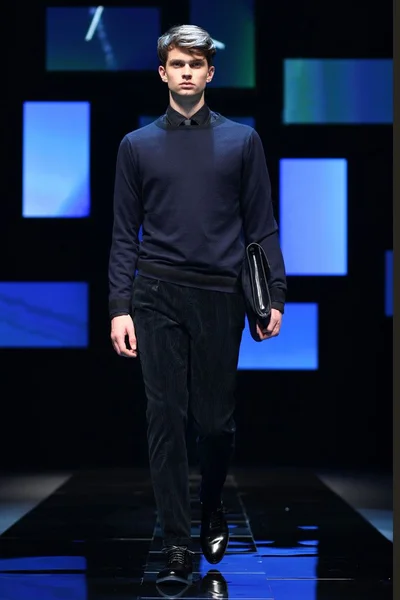 Look 19